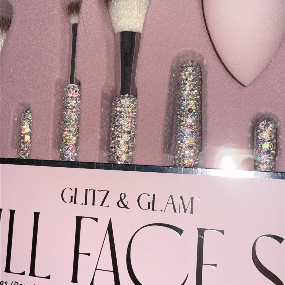 Glitz and glam Full Face Makeup Brush Set - Silver crystal